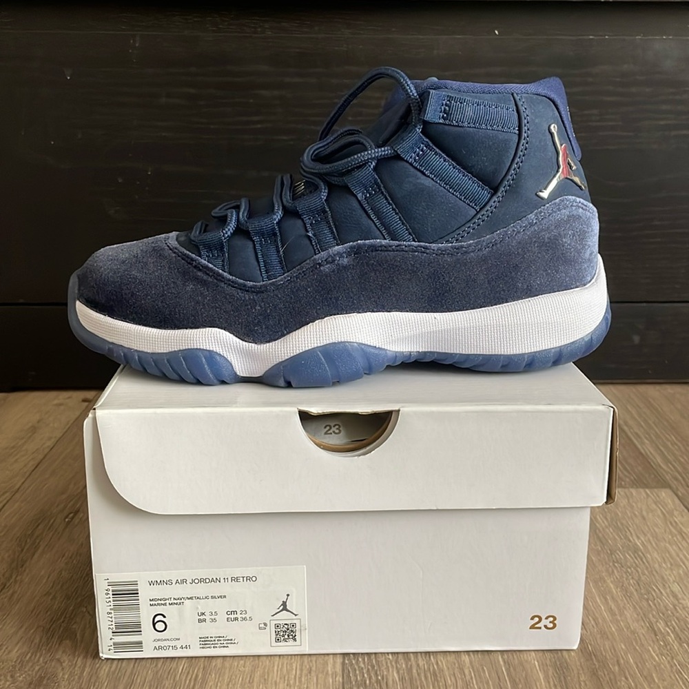 BRAND NEW WMNS JORDAN 11